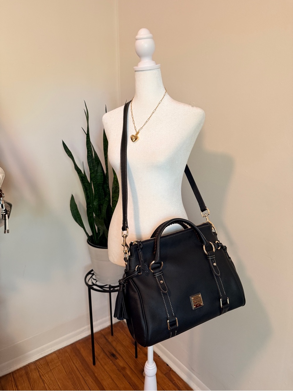 Dooney & Bourke | Black Leather Sorrento Satchel 30 - Picture 14 of 15